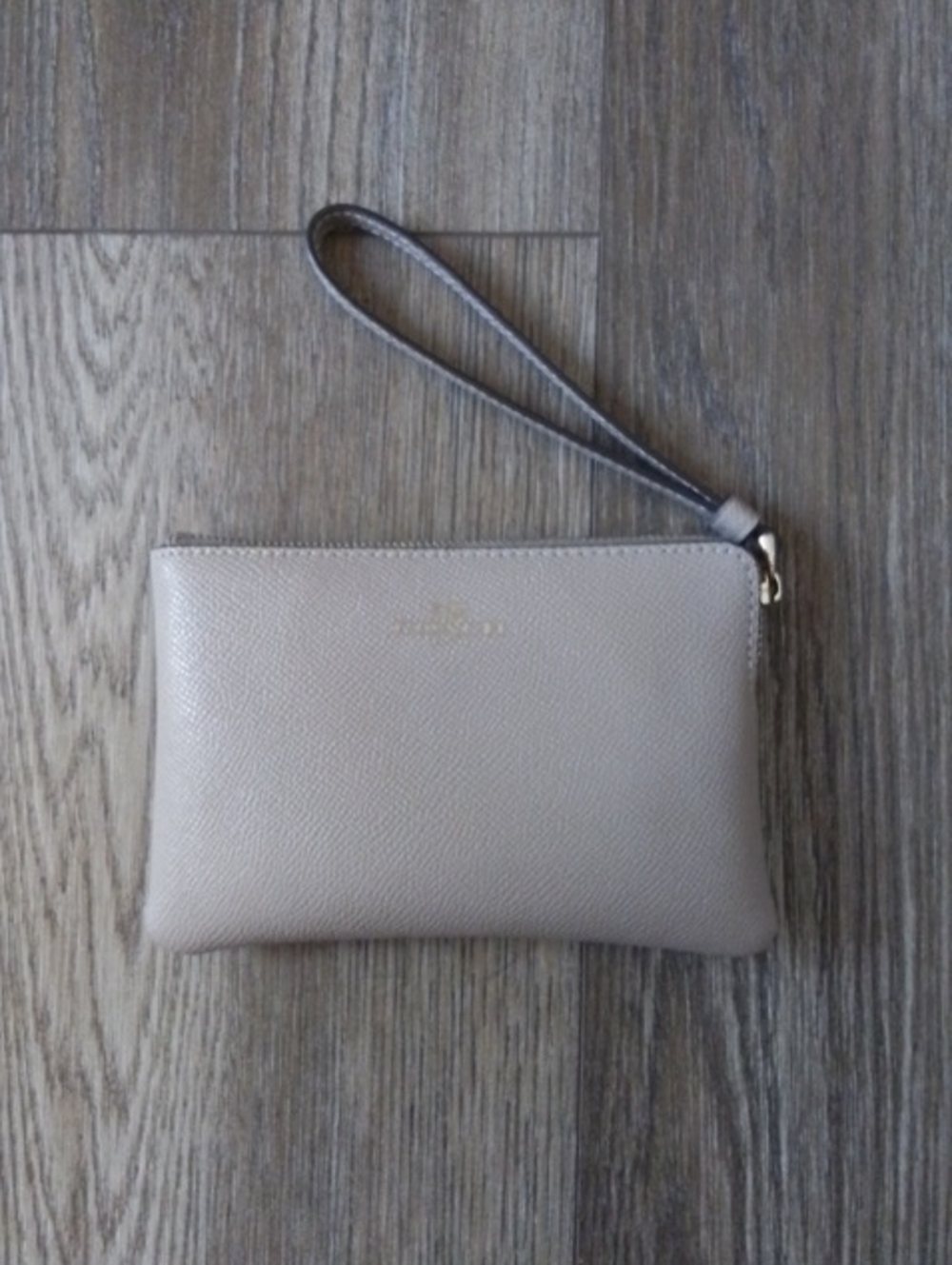Coach Corner Zip Wristlet Clutch in Beige Like New
